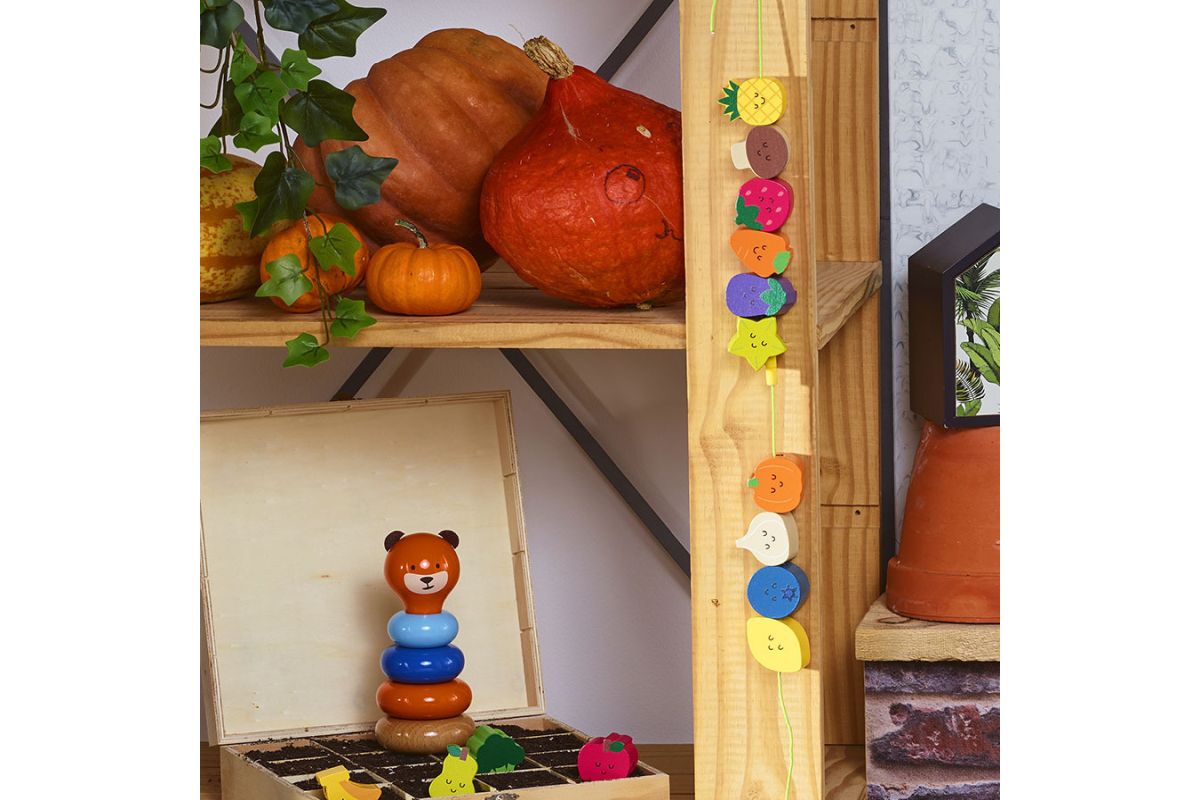 vilac-1500-Fruits-wooden-beads-Andy-Westface6